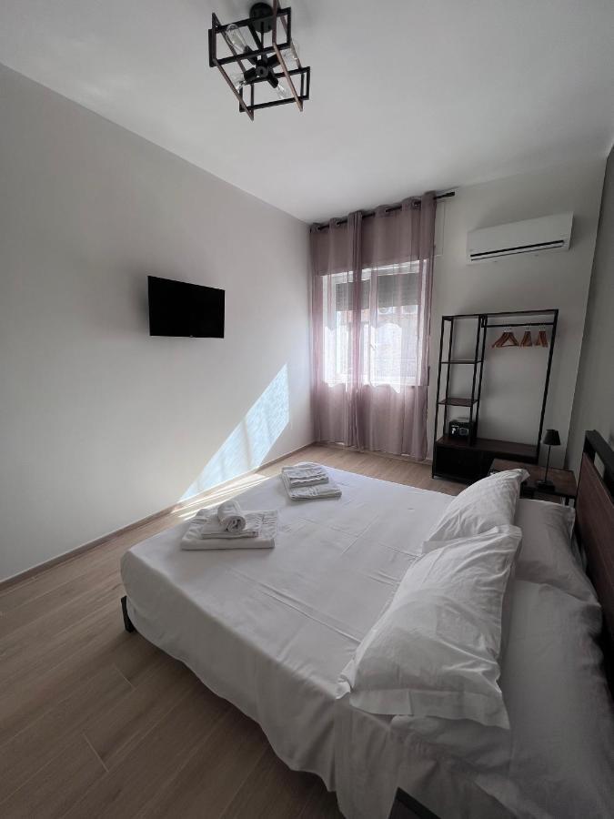 Medusa Duomo Guest House Наполи Екстериор снимка